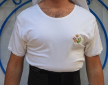 Camiseta Blanca sin Ribetes Bordada